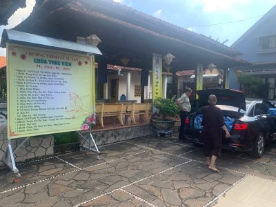 Sương's House cúng dường khẩu trang Sương Mark tại chương trình lễ Vu Lan chùa Trúc Viên tại Suối Tre, Long Khánh, Đồng Nai